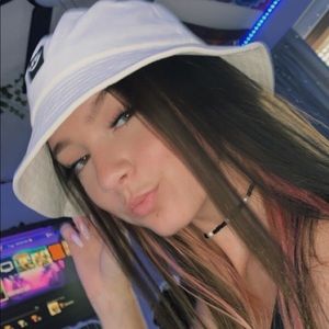 Meet your Posher, Hannag